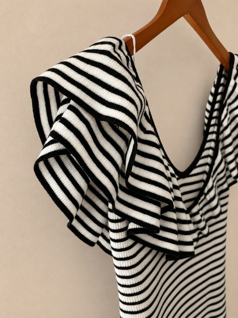 Sézane La Maille Navy & Ivory Striped Ruffle Sleeve Knit Bodysuit XXL NWT - Picture 4 of 7